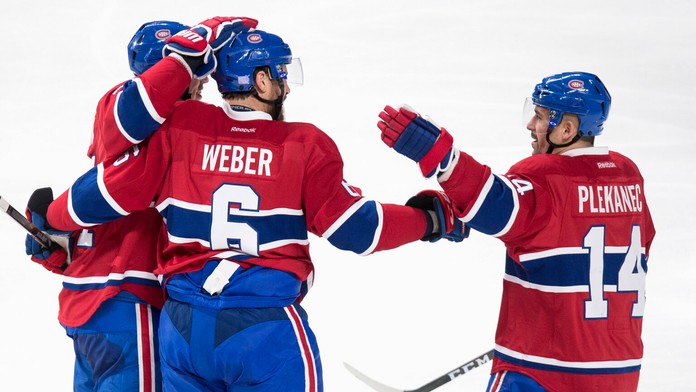 Na archívnej snímke hráči Montréalu Shea Weber (uprostred) a Tomáš Plekanec.