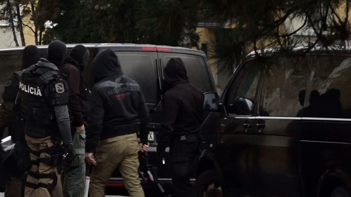 Muž a jeho rodičia väznili v dome ženu, tyran ju dokonca znásilnil. Život jej zachránilo toto gesto