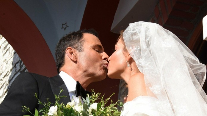 Maria Menounos sa vydala