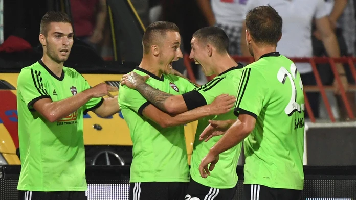 Radosť hráčov Trnavy po góle na pôde Crvenej zvezdy v 3. predkole LM.