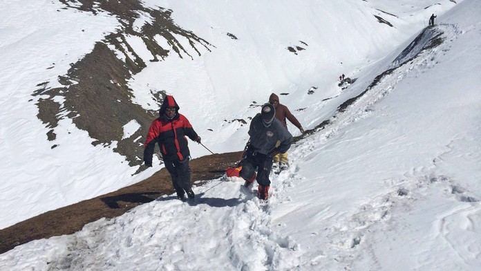 Nepál, pátranie po truistoch.