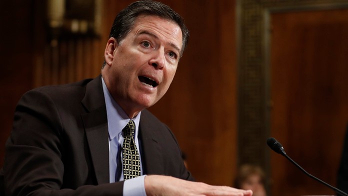 Pri Liptovskej Mare sa zrazili dva kamióny.