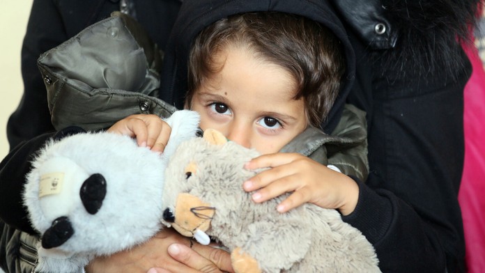 Dieťa migrantov v Rakúsku. (ilustračné foto)