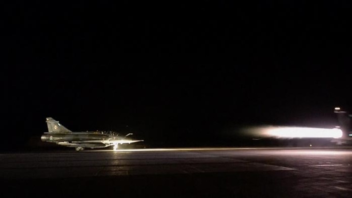 Francúzi zaútočili na Islamský štát.