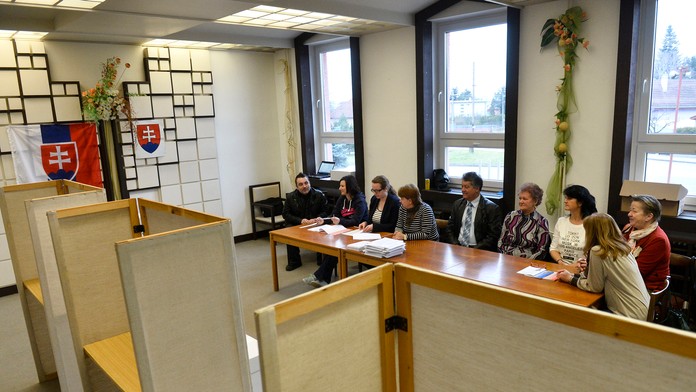 Prví voliči už prišli odovzdať svoj hlas