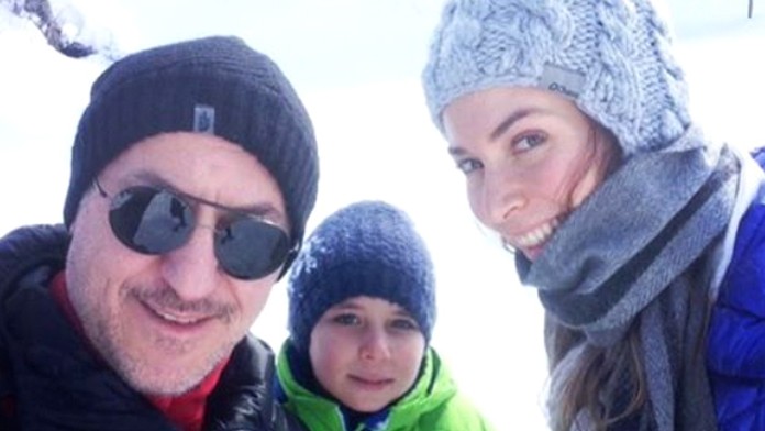 Barış Falay s manželkou Esrou Ronabar a synčekom Mavim Rüzgarom (foto: Instagram Barış Falay)