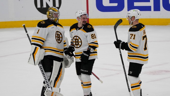 Hokejisti Bostonu na ľade.