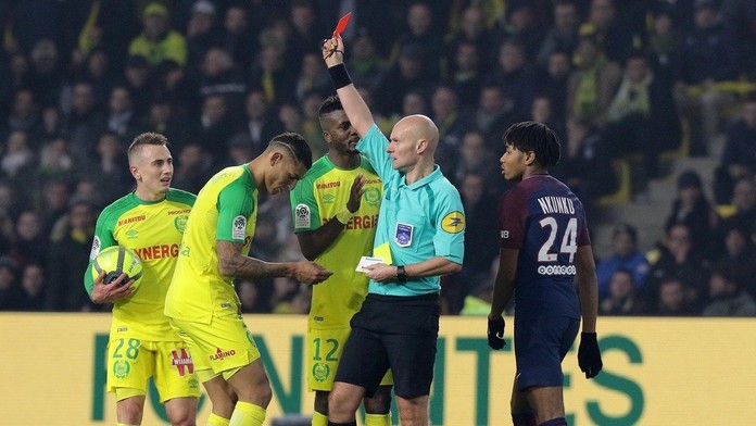 Slovák Štefan Svitko na motocykli KTM sa pripravuje na reštart nedeľňajšej 8. etapy 40. ročníka Rely Dakar v Tupize 14. januára 