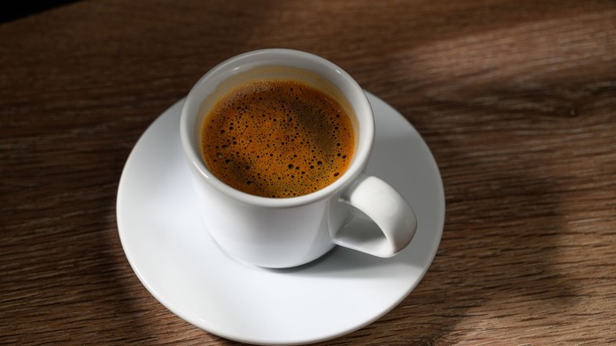 Je pre vaše telo lepšie piť kávu ráno alebo po celý deň? Odpoveď priniesla nová štúdia