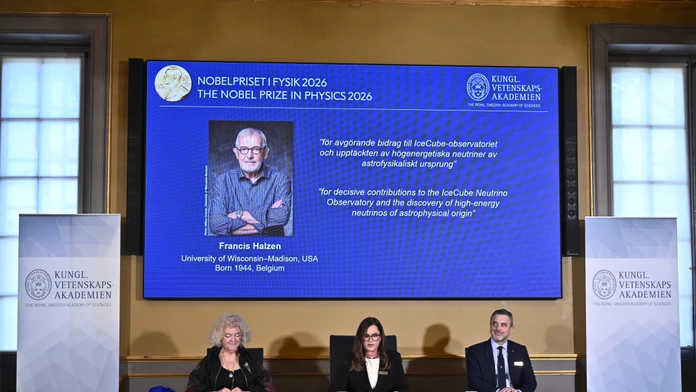 Nobelovu cenu za fyziku získal Francis Halzen za výskum neutrín