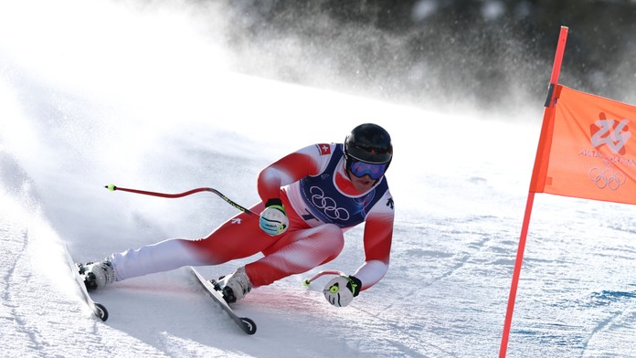 Švajčiar Franjo von Allmen zažíva olympiádu snov. V super-G získal už tretiu zlatú medailu