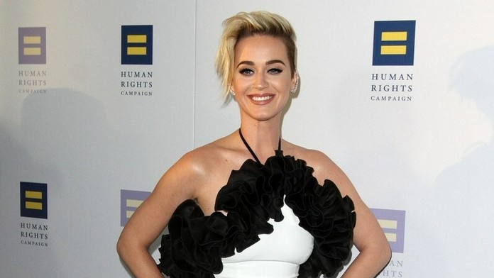 Krásna Katy Perry v elegantných šatách