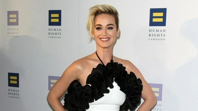 Krásna Katy Perry v elegantných šatách