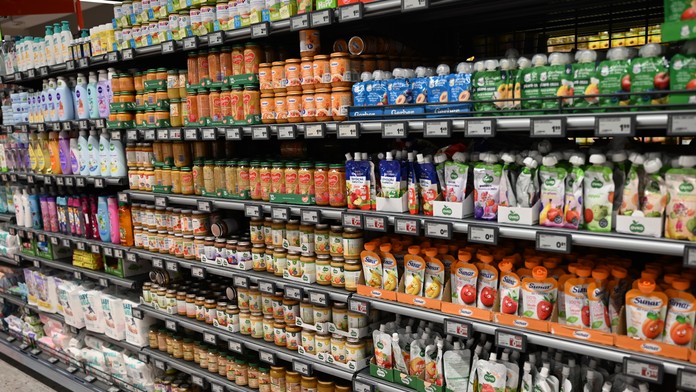 Z obchodov sťahujú populárnu výživu pre dojčatá. Hygienici varujú rodičov