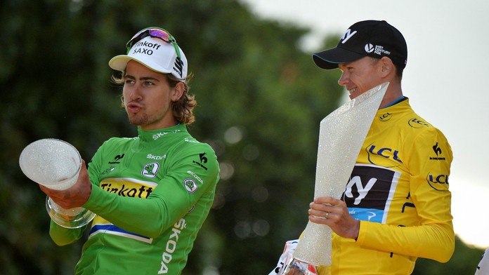 Peter Sagan s Chrisom Froomom na finálnom pódiu Tour de France 2015