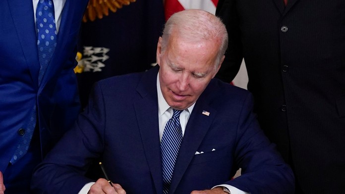 Biden omilostil tisíce ľudí odsúdených za prechovávanie marihuany