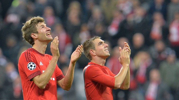 Hráči Bayernu Thomas Müller (vľavo) a Philipp Lahm na archívnej snímke.