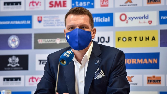 Na snímke tréner slovenskej futbalovej reprezentácie Štefan Tarkovič počas tlačovej konferencie k nominácii slovenského tímu.