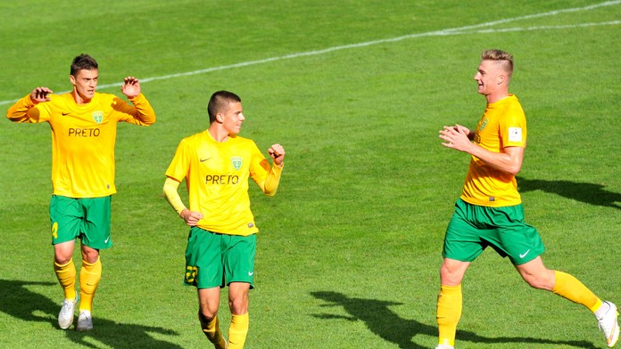 Hráči Žiliny na archívnej snímke, v strede Bénes.