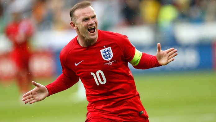 Wayne Rooney z Anglicka sa raduje z gólu v zápase E-skupiny kvalifikácie proti Slovinsku.