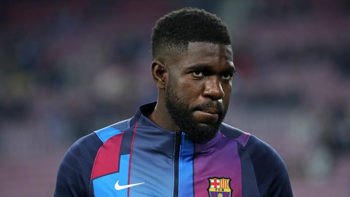 Barcelone pomohol k viacerým úspechom. Francúzsky obranca ukončil profesionálnu kariéru