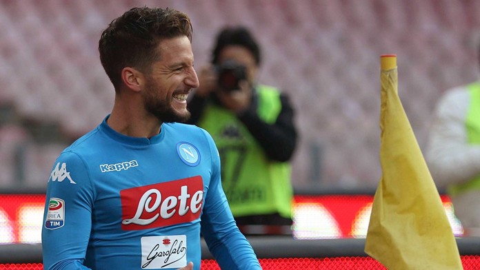 Radosť nitrianskych hokejistov po góle na ľade Trenčína.