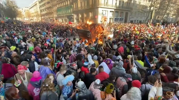 Ilegálny karneval v Marseille