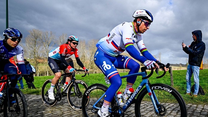 Sagan v nedeľu ukázal zlepšenie. Takmer vydržal vo víťaznom úniku a finišoval v druhej skupine