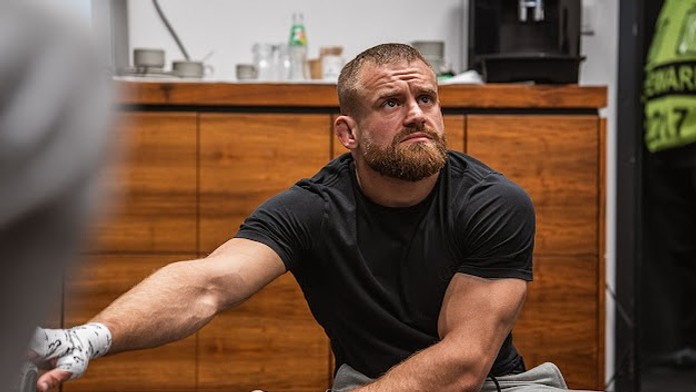 Cestou domov zo zápasu zažil chvíle katastrofy. MMA zápasník Patrik Kincl mal vážnu autonehodu