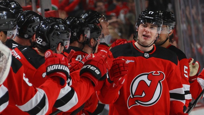 Šimon Nemec už do AHL ísť nechce. Slovenský obranca bodovo prispel k triumfu New Jersey