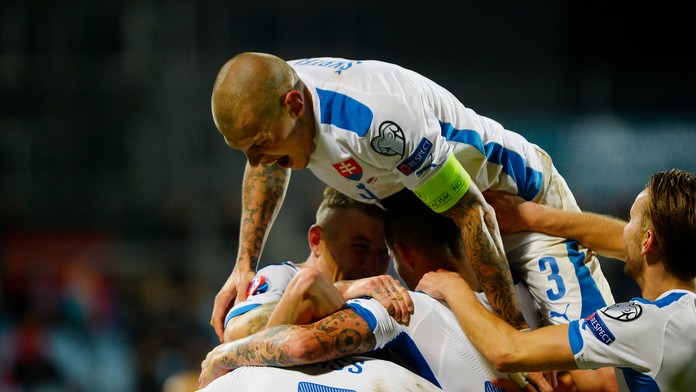 Na snímke gólová radosť futbalistov Slovenska