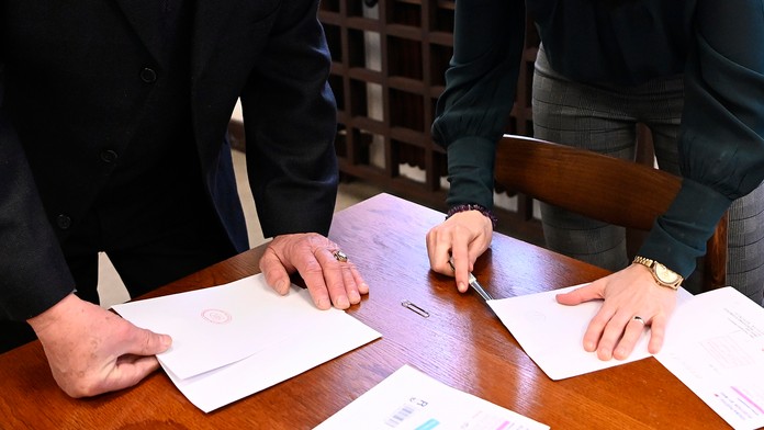 Igor Matovič vo volebnej miestnosti.