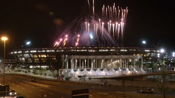 Skúška olympijského ohňostroju.