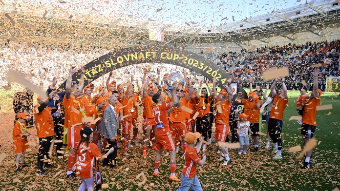 „Hnusný“ zápas ako krásny darček na štyridsiatku. „Ruža“ rozkvitne v Európe vďaka jedinej strele