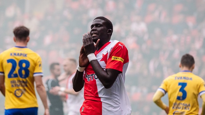 Jeho vylúčenie zaskočilo každého. Senegalčan nedohral zápas Slavie po bizarnej situácii
