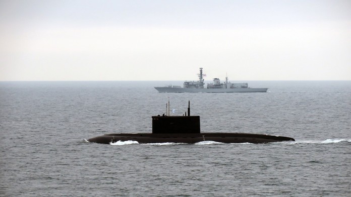 Moskva tvrdí, že všetko išlo podľa plánu. Ruská ponorka, ktorú prezradila porucha, sa stala terčom vtipov šéfa NATO