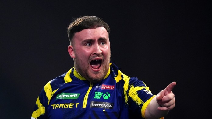 VIDEO: Hviezdny šípkar sa po triumfe vyzúril na fanúšikoch: Vy platíte za moju odmenu, ďakujem!