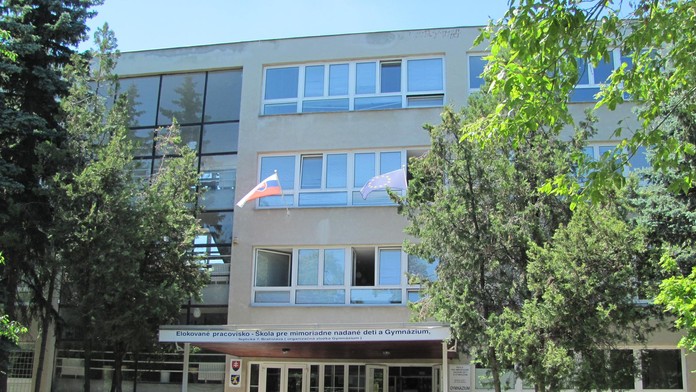 Škola pre mimoriadne nadané deti a Gymnázium v Bratislave.