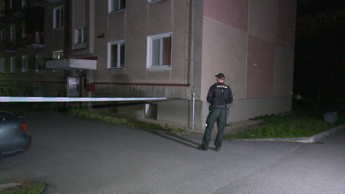 Policajti našli dobodané telo ženy.