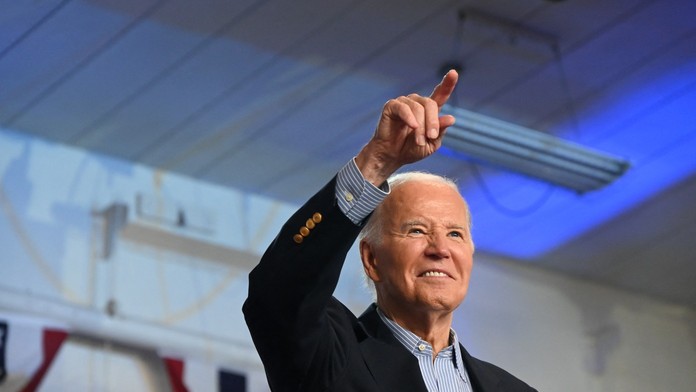 Zdravotne som spôsobilý a žiadne testy nepotrebujem, ubezpečoval Biden. Potom pridal ďalší zmätený výrok