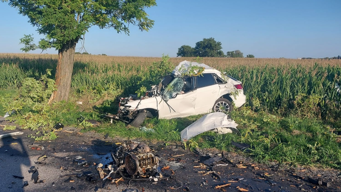 Na snímke zábery po tragickej nehode pri Dunajskej Strede.