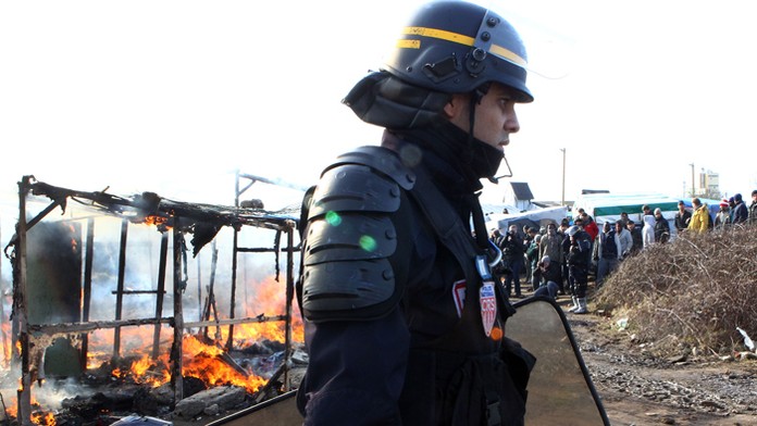 Francúzske úrady ukončili v stredu likvidáciu časti utečeneckého tábora rozkladajúceho sa pri prístavnom meste Calais.