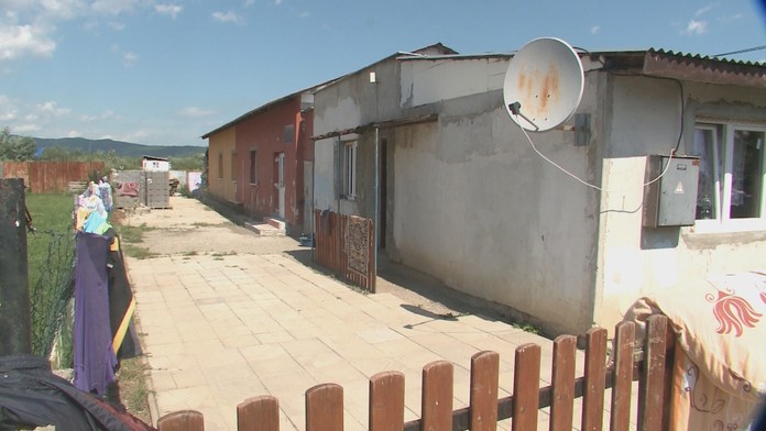 Schátraný nelegálny kostol v Ostrovanoch.