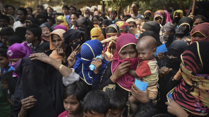 Utekajúce rohingské ženy.