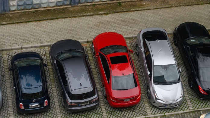 Muž nechal auto na tom istom mieste sedem rokov. Prišla mu závratná pokuta s bizarným odôvodnením