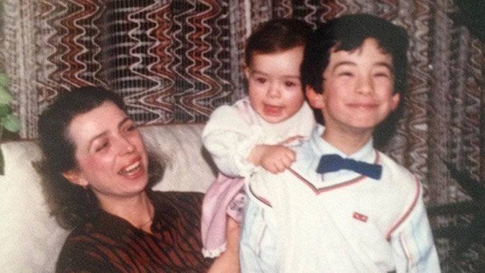 Özge Özpirinçci s mamou a bratom Emrem (foto: Instagram Özge Özpirinçci)