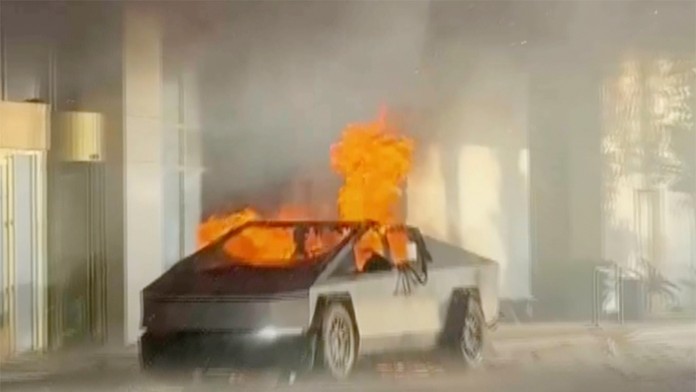 Muž z vybuchnutého Cybertrucku použil pri plánovaní útoku umelú inteligenciu