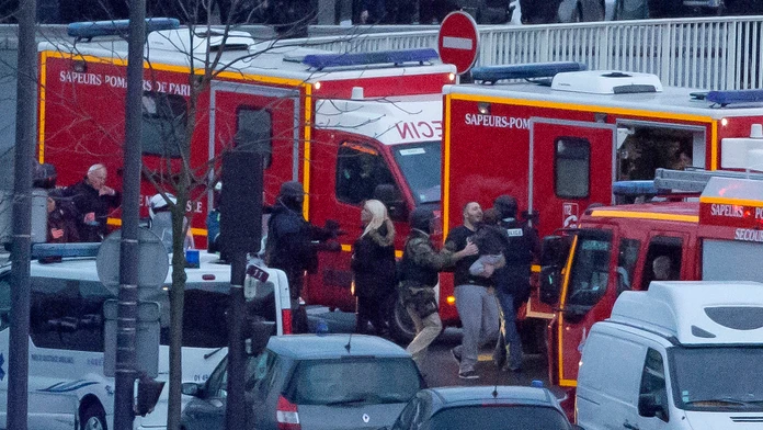Záchrana rukojemníkov v Paríži. 