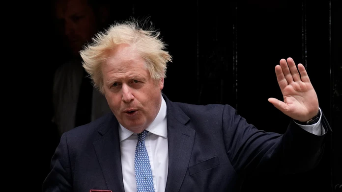 Johnson úmyselne zavádzal poslancov o lockdownových večierkoch. Vyšetrovanie trvalo vyše roka