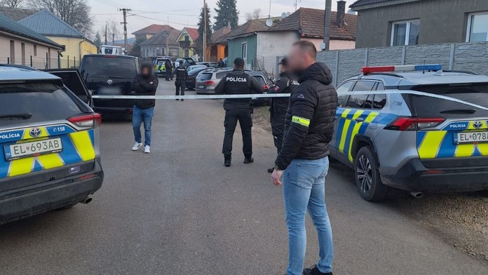 Organizovaná skupina lovila mužov na internetových zoznamkách. 